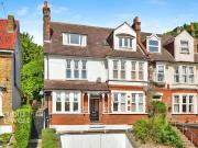 2 bedroom apartment for rent in Avondale Road South...