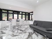 2 bedroom apartment for rent in Banstead Road, Purley, CR8