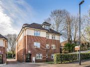2 bedroom apartment for rent in Birdhurst Avenue, South...