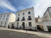 2 bedroom apartment for rent in Carlton Crescent,...
