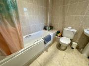 2 bedroom apartment for rent in Cavendish Road,...