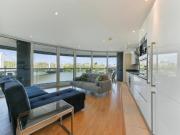 2 bedroom apartment for rent in Centurion Building,...