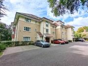 2 bedroom apartment for rent in Chine Crescent Road,...
