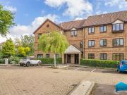 2 bedroom apartment for rent in Deanery Close, East...