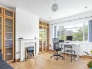 2 Bedroom Apartment For Rent In East Finchley, London