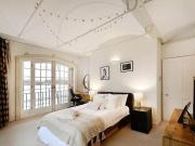 2 Bedroom Apartment For Rent In East Smithfield, London