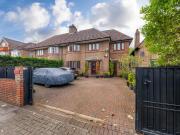 2 bedroom apartment for rent in Finchley Road, Barnet,...