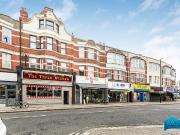 2 bedroom apartment for rent in Green Lanes, Winchmore...