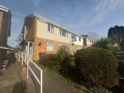 2 bedroom apartment for rent in Ivyfield Road,...