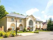 2 Bedroom Apartment For Rent In Kings Road, Ascot