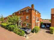 2 bedroom apartment for rent in Newmarket Court,...