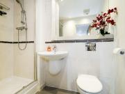 2 bedroom apartment for rent in Queen Mary Avenue,...