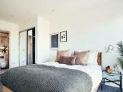2 Bedroom Apartment For Rent In South Croydon, Surrey