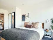 2 Bedroom Apartment For Rent In South Croydon, Surrey