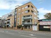 2 bedroom apartment for rent in Station Road, New...