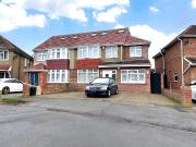 2 bedroom apartment for rent in Stirling Road, Hayes,...