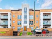 2 bedroom apartment for rent in Surrey Road,...