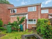 2 bedroom apartment for rent in Woodside Court...