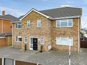 2 Bedroom Apartment For Sale In Billericay, Essex