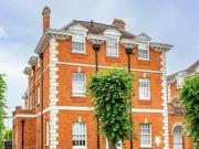 2 Bedroom Apartment For Sale In Bluecoats Avenue, Hertford