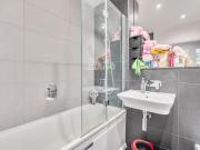 2 bedroom apartment for sale in Drake Way, Reading,...
