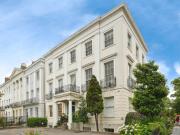 2 bedroom apartment for sale in Evesham Road,...