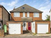 2 Bedroom Apartment For Sale In Guildford, Surrey