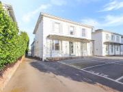 2 bedroom apartment for sale in Kenilworth Road,...