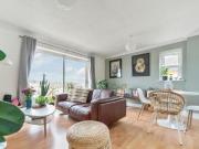 2 Bedroom Apartment For Sale In Redhill, Surrey