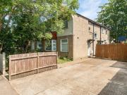 2 bedroom apartment for sale in The Close, Birchanger...