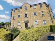 2 bedroom apartment for sale in Threelands, Birkenshaw, BD11