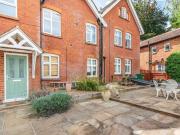 2 Bedroom Apartment For Sale In Woking, Surrey