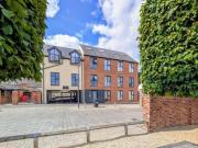 2 Bedroom Apartment Gloucester Gloucestershire 94198997