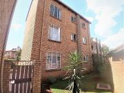 2 Bedroom House in Die Hoewes