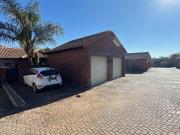 2 Bedroom Apartment in Mooikloof Ridge
