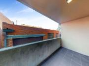 2 Bedroom Apartment In Prime West Melbourne Location