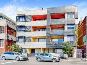 2 Bedroom Apartment In Prime West Melbourne Location