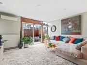 2 bedroom apartment in the heart of St Kilda
