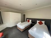 2 Bedroom apartment in the Heart of St Kilda w parking...