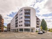 2 Bedroom Apartment Kingston Upon Thames Greater London...