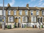 2 Bedroom Apartment London Greater London 89339412