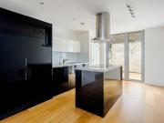 2 Bedroom Apartment London Greater London 89445757