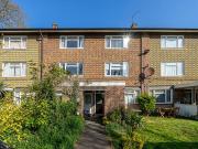 2 Bedroom Apartment London Greater London 90491878