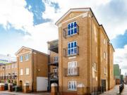 2 Bedroom Apartment London Greater London 92746500