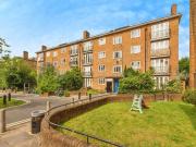 2 Bedroom Apartment London Greater London 92944119