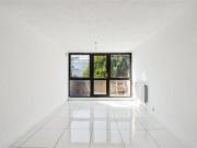 2 Bedroom Apartment London Greater London 93185037