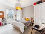 2 Bedroom Apartment London Greater London 93764680