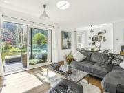 2 Bedroom Apartment London Greater London 94101481