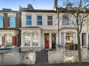 2 Bedroom Apartment London Greater London 94230735