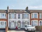 2 Bedroom Apartment London Greater London 94300641